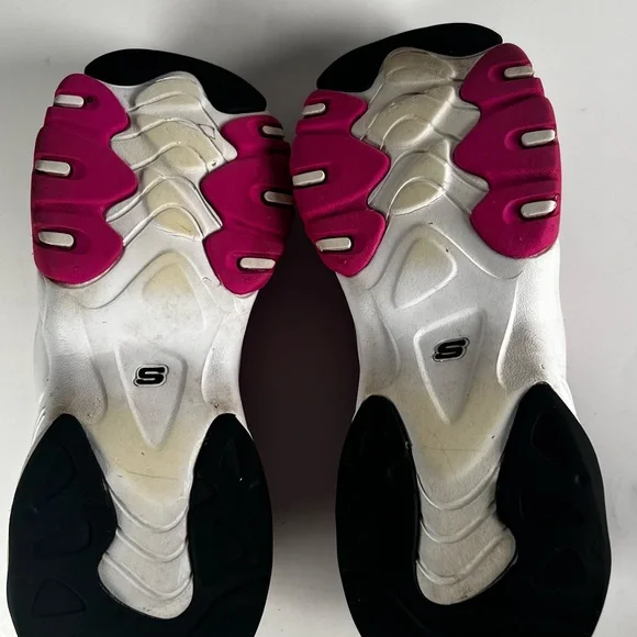 Skechers Women's Black and Pink D'Lites Sneakers - Picture 5 of 11